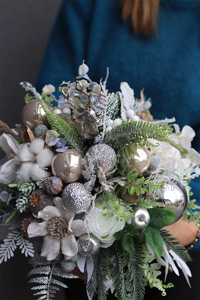 Mróz Glamour, zimowy stroik w złotej osłonce