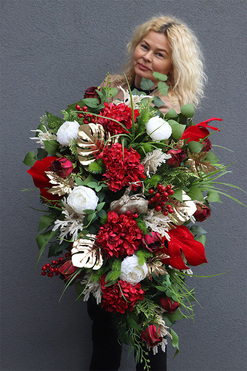 Dorotea, wiązanka nagrobna z hortensją i monsterą, dł.80cm