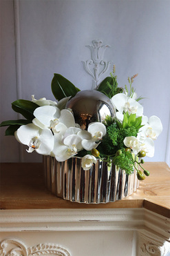 Deluxe Dekoria, kompozycja kwiatowa w srebrnej misie, wym.28x46cm 