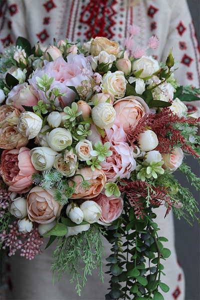 Eligia White New, elegancka kompozycja kwiatowa