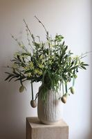 Wiosna u Progu, kwiaty w wazonie