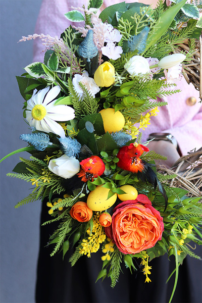 Orengeta Spring, wiosenny wianek z kogutami