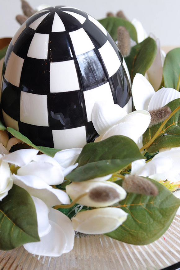 Black Easter Blanche 2, stroik wielkanocny z jajem