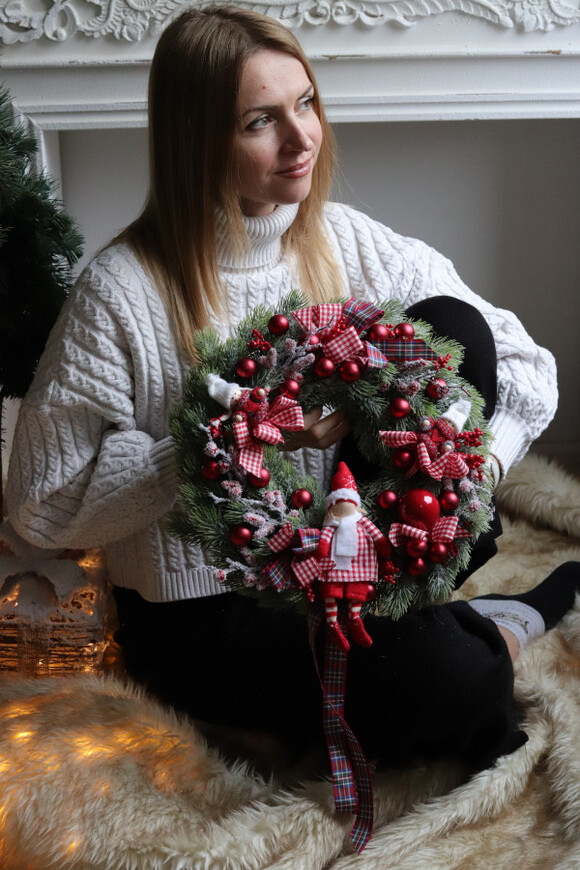 Laleczki Mikołaja, świąteczny wianek dekoracyjny
