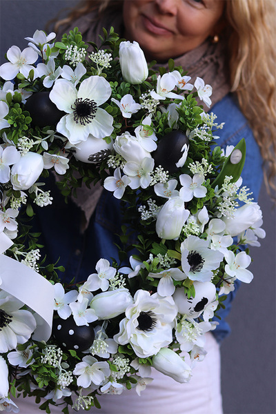 Anemony, wielkanocny wianek na drzwi