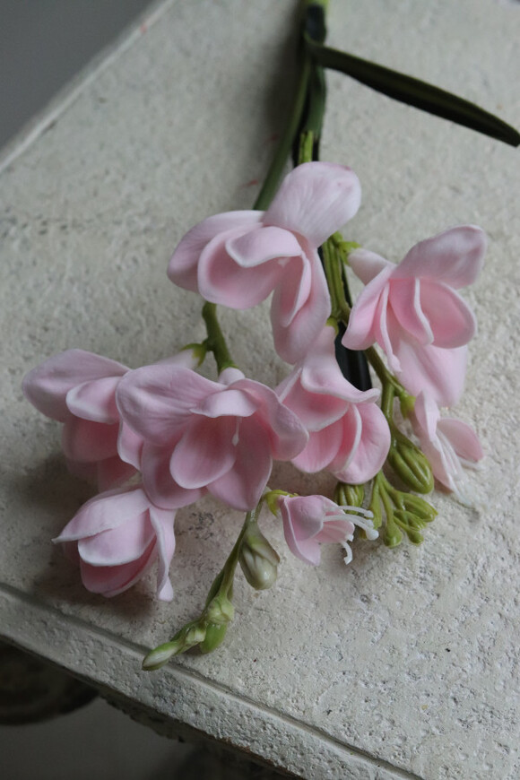 Frezje, gumowe sztuczne kwiaty	