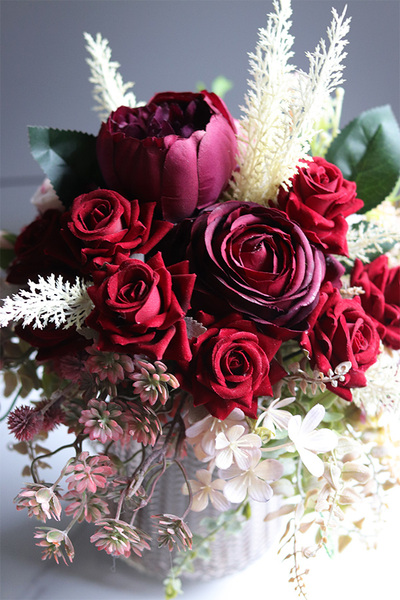 Bordota Amore, bukiet kwiatowy w szklanym wazonie