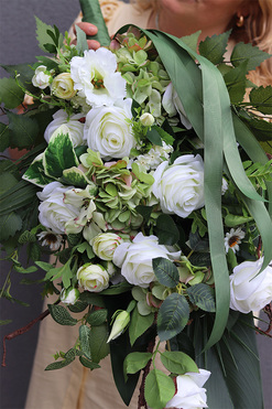 White Greddier, bukiet nagrobny do położenia, wys.80cm 