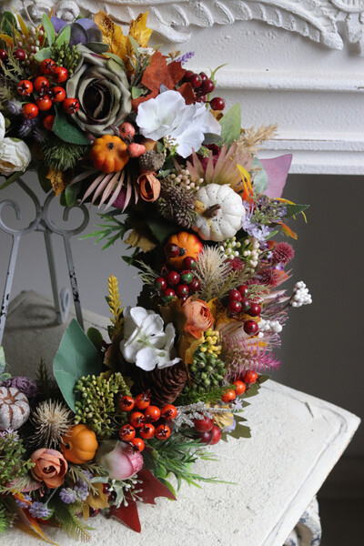 Isabella Gardenia, jesienny wianek z dyniami i jarzębiną