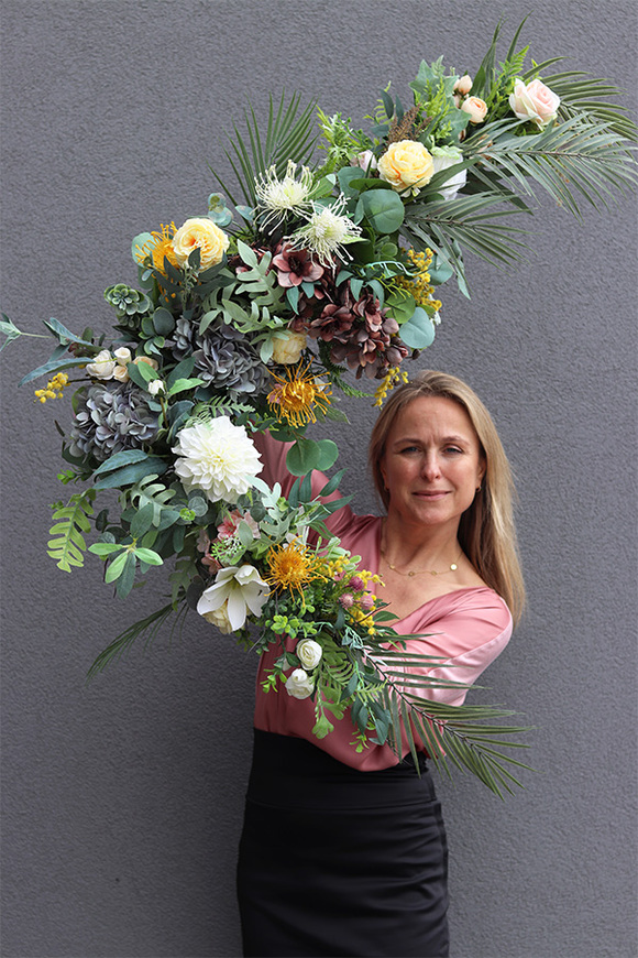 Besina, dekoracyjna girlanda kwiatowa