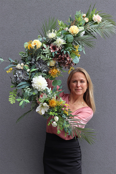 Besina, dekoracyjna girlanda kwiatowa