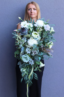 Leokadia, dekoracja nagrobna w drewnianej skrzyneczce, wym.50x65x47cm N