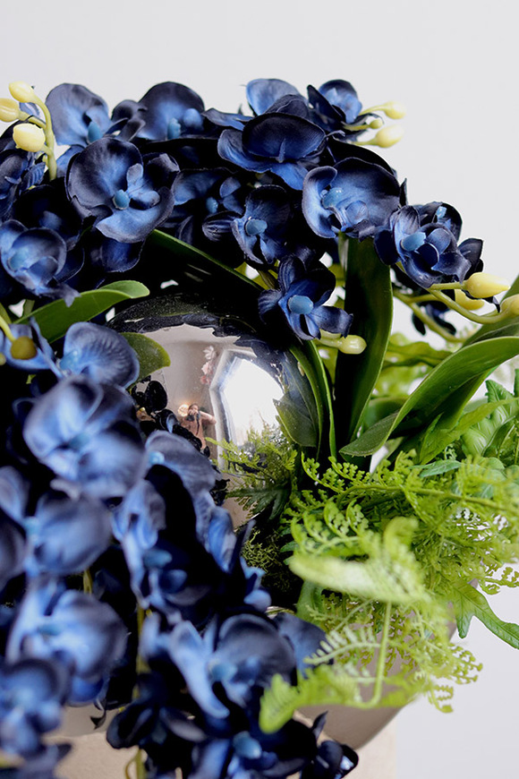 Dekoria Orchidelia Granat 2, gumowy storczyk w łódce