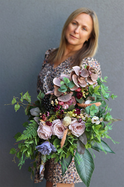 Nerrada, bukiet nagrobny we wkładzie z orchideą, dł.50cm