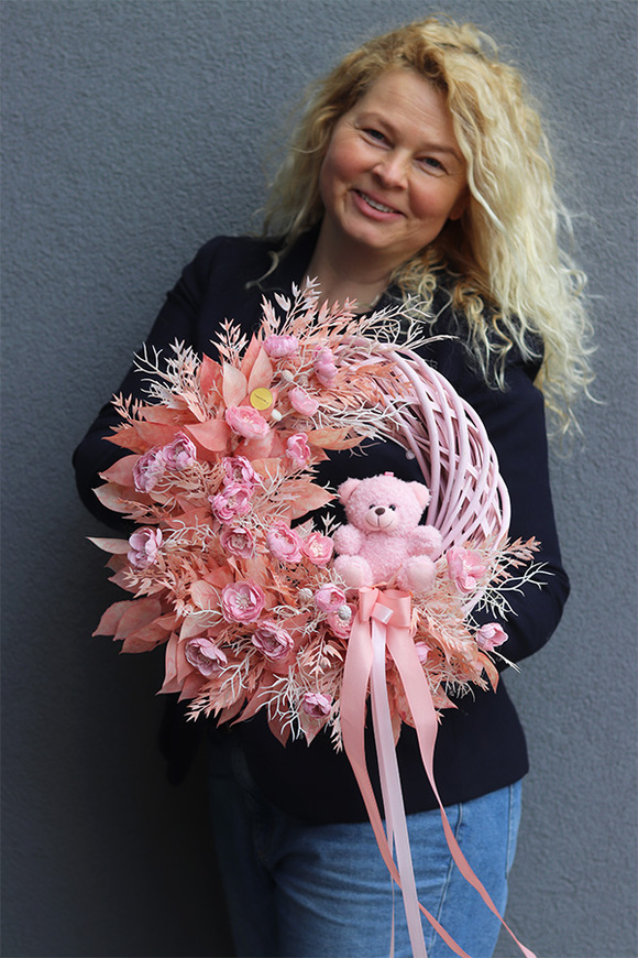 Teddy Pink, uroczy wianek z misiem