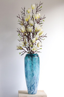 Magnolia Azuria, bukiet kwiatów w wazonie