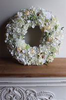 Bielina White, wianek z białych kwiatów