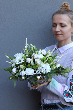 Gelia Infinity, kompozycja kwiatowa w stylowej lustrzanej donicy, wys.22cm 