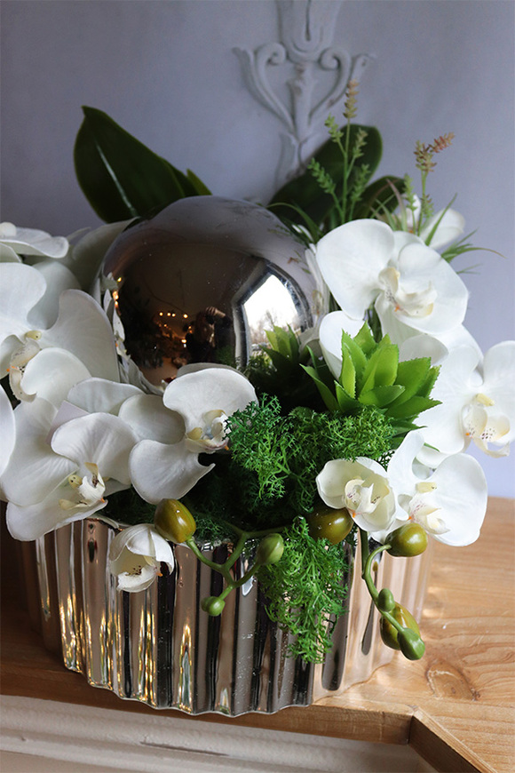 Deluxe Dekoria, kompozycja kwiatowa w srebrnej misie