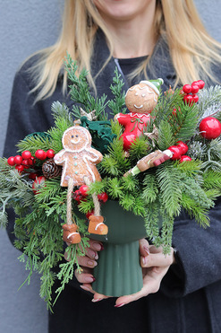 OD RĘKI Piernikowe Harce, stroik świąteczny z piernikowym ludkiem, wym.34x45cm