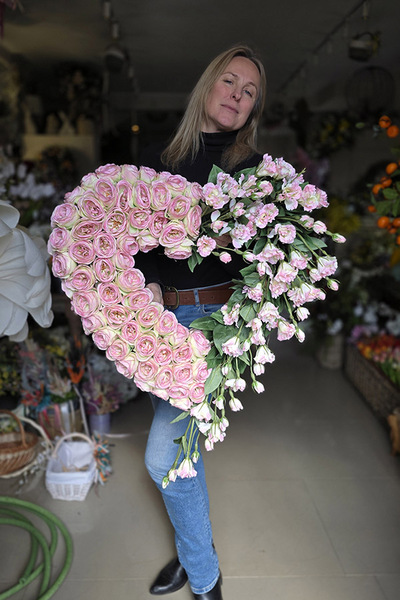 Lovely Rose, wieniec nagrobny w kształcie serca