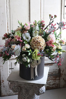 flowerbox z barwnymi kwiatami, Wiosenne Inspiracje, wys.57cm 