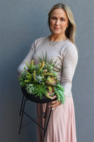 Aldara, kompozycja z sukulentami w donicy na stojaku