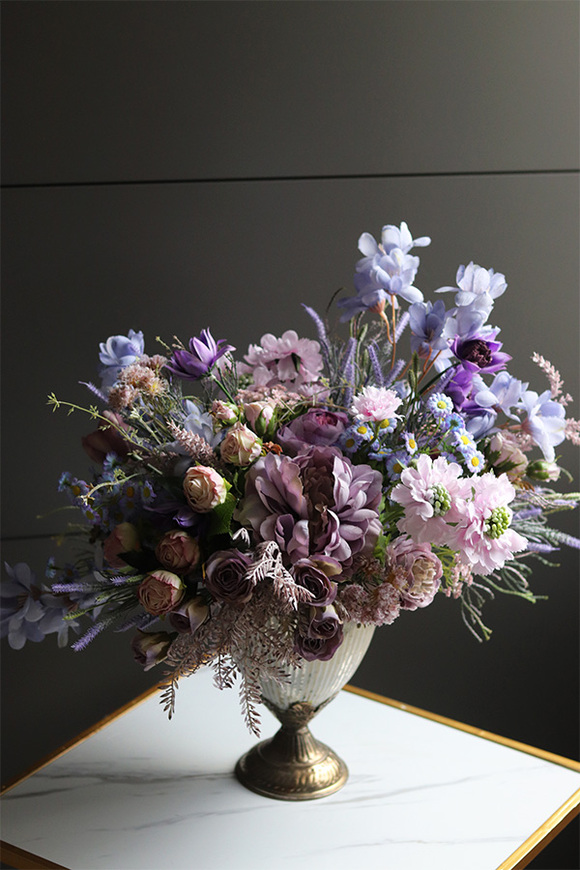 Violet Ambiente, kompozycja kwiatowa w naczyniu