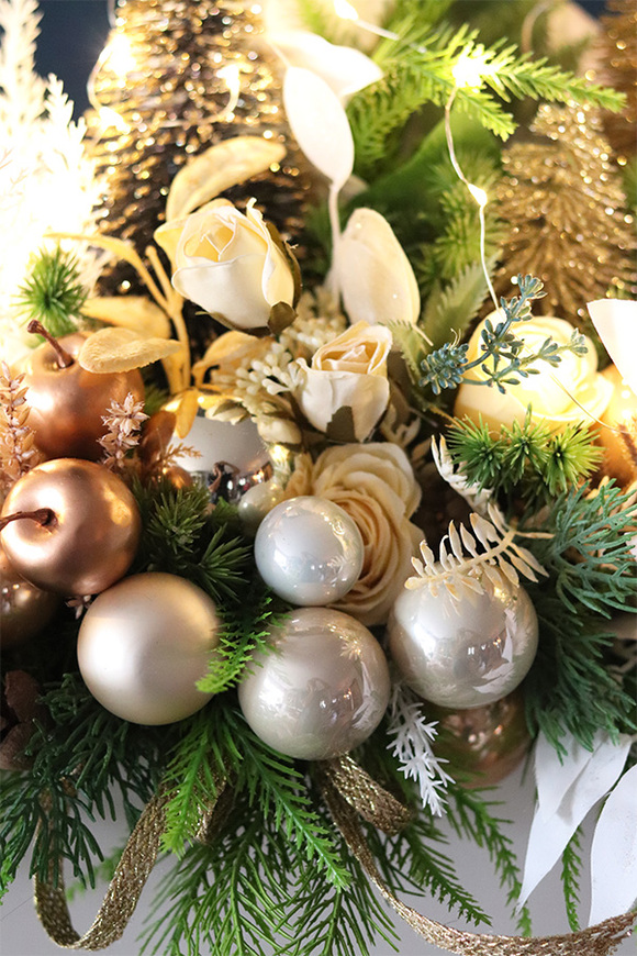 Barokko, stroik świąteczny ze złotymi choinkami