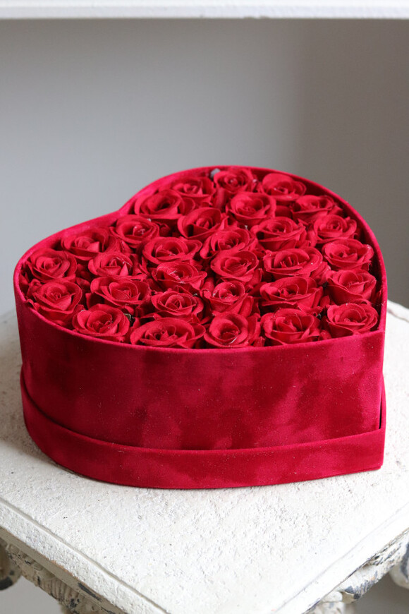 czerwony flowerbox z różami na walentynki, Serce Premium