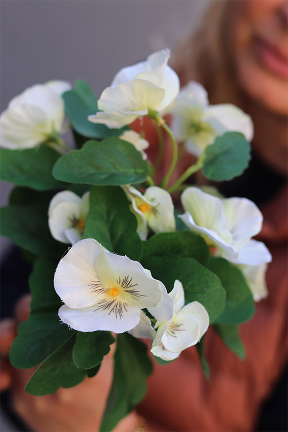 Bratki, kiść kwiatów, białe, dł.25cm