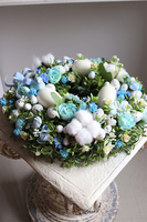 Blue Delina 2, elegancki wielkanocny wianek w błękitach