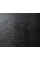 Elegancki metalowy stolik z drewnianym blatem w kolorze czarnym.