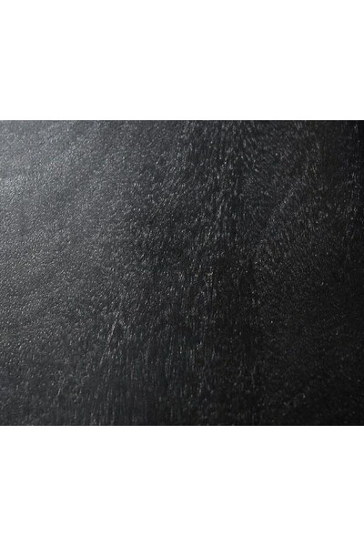 Elegancki metalowy stolik z drewnianym blatem w kolorze czarnym.