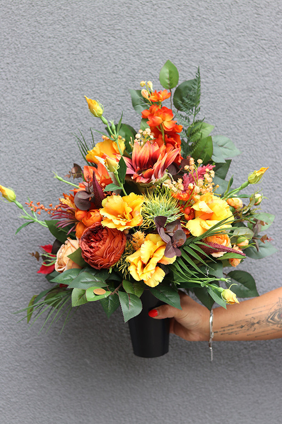 Pomarańczowa Energia, bukiet nagrobny we wkładzie, dł.60cm