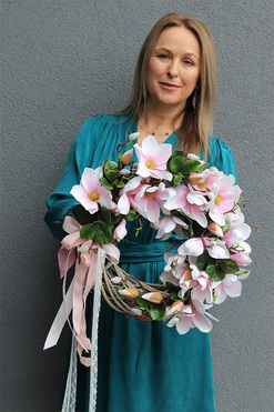 Magnolia Romance, wianek z kwiatów magnolii, rozp.47cm