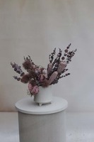 Izaria, kompozycja kwiatowa w naczyniu