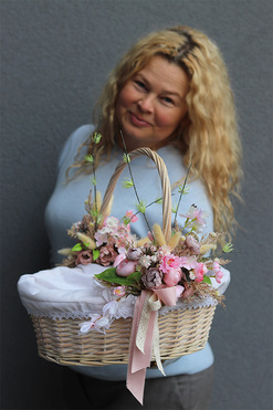 Gosia, dwustronnie dekorowany koszyczek wielkanocny, wys.37cm