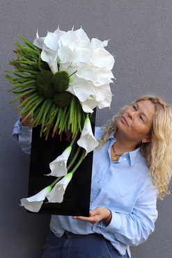 New Design White 2, dekoracja nagrobna na czarnej podstawie, wym.70x25cm