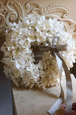 OD RĘKI Mroźne Hortensje, zimowy wianek z błyszczących kwiatów, śr.32cm 