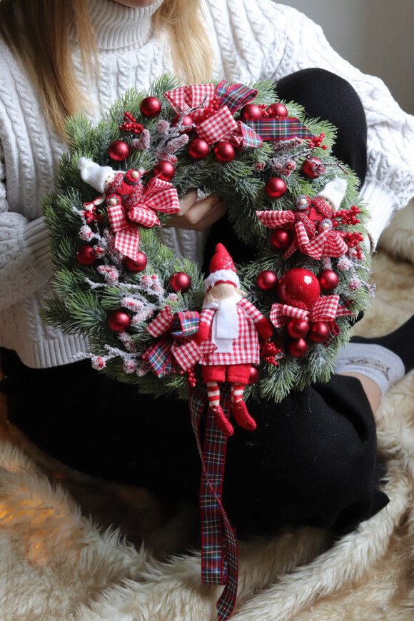 Laleczki Mikołaja, świąteczny wianek dekoracyjny