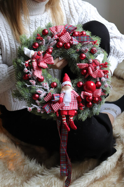 Laleczki Mikołaja, świąteczny wianek dekoracyjny