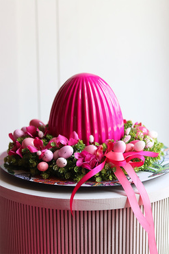 Fuksjove Love, stroik wielkanocny na talerzu z jajem, wym.16x32cm 