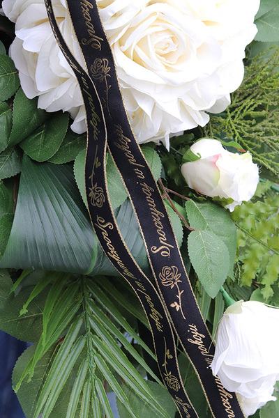 Kalipso White Roses, biała wiązanka nagrobna