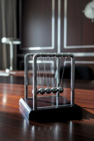 wahadło Kulki Newtona, gadżet na biurko