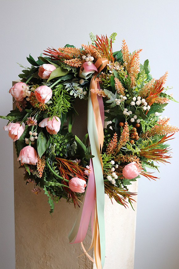 Blusite, wiosenny wianek z tulipanami