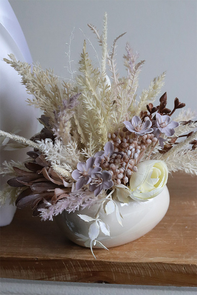 Boho Cream Egg, wielkanocna kompozycja kwiatowa w jajku