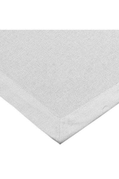 Alissa Flora, bieżnik ze srebrną nicią