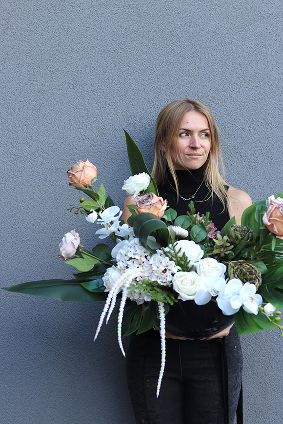 Elwira, kompozycja nagrobna w misie