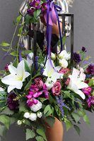 Angelo Garden Fiolet, kompozycja kwiatowa z grafitowym lampionem